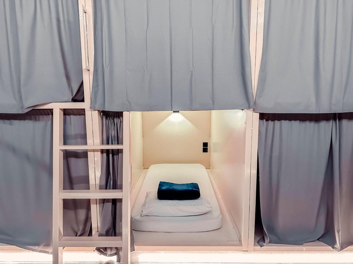 Bed Attitude Hostel Cenang Pantai Cenang  Exterior photo
